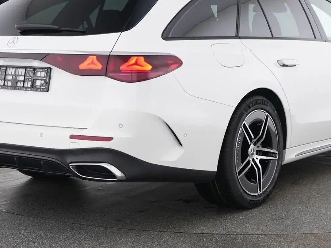 Mercedes-Benz E 220 - Thumbnail 3