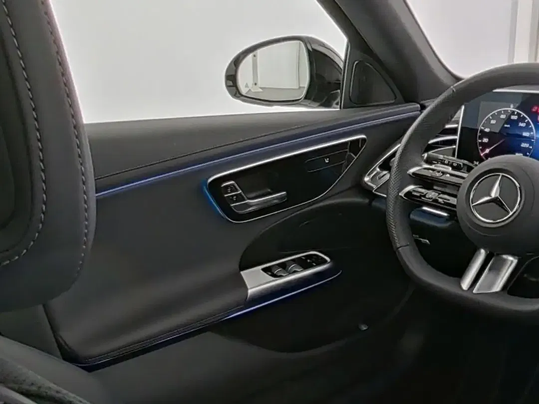 Mercedes-Benz E 220 - Thumbnail 8