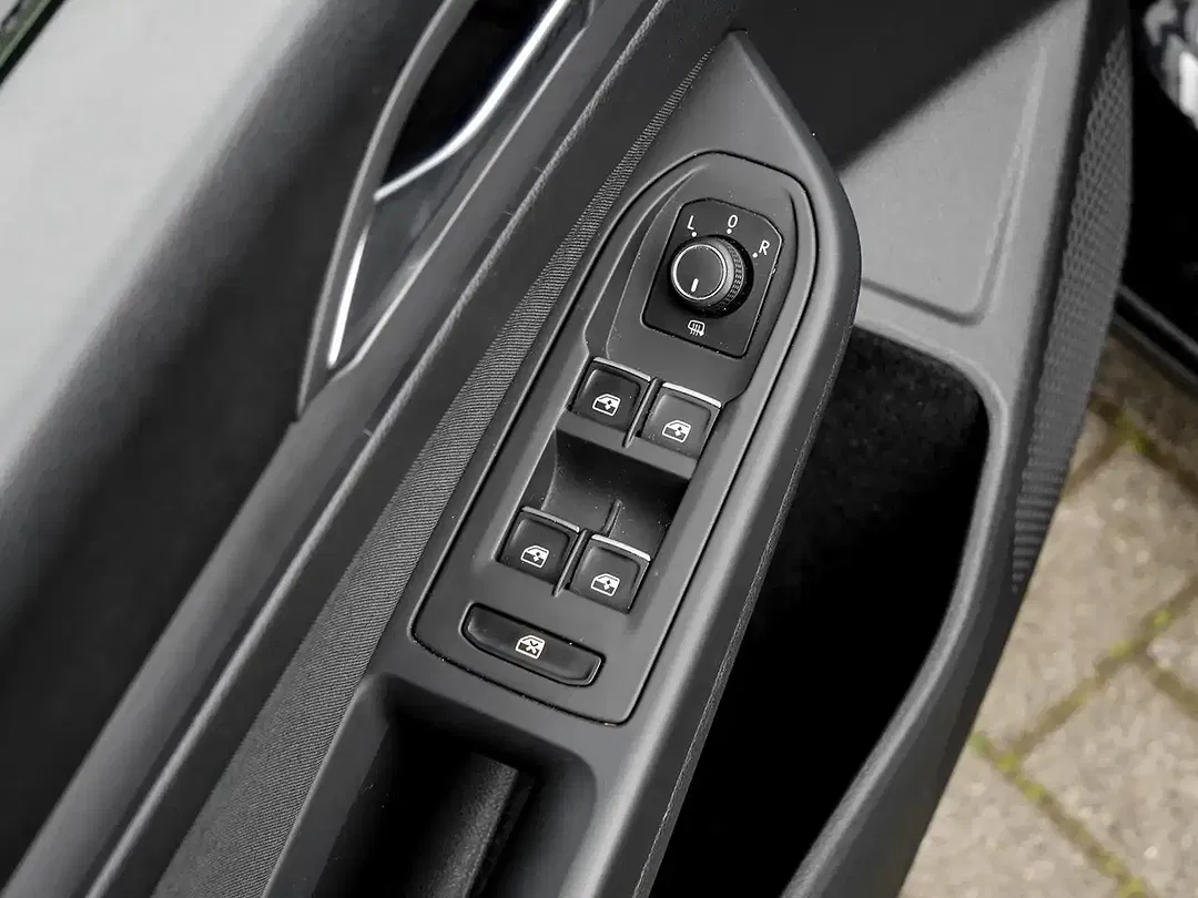Volkswagen Golf - Thumbnail 13