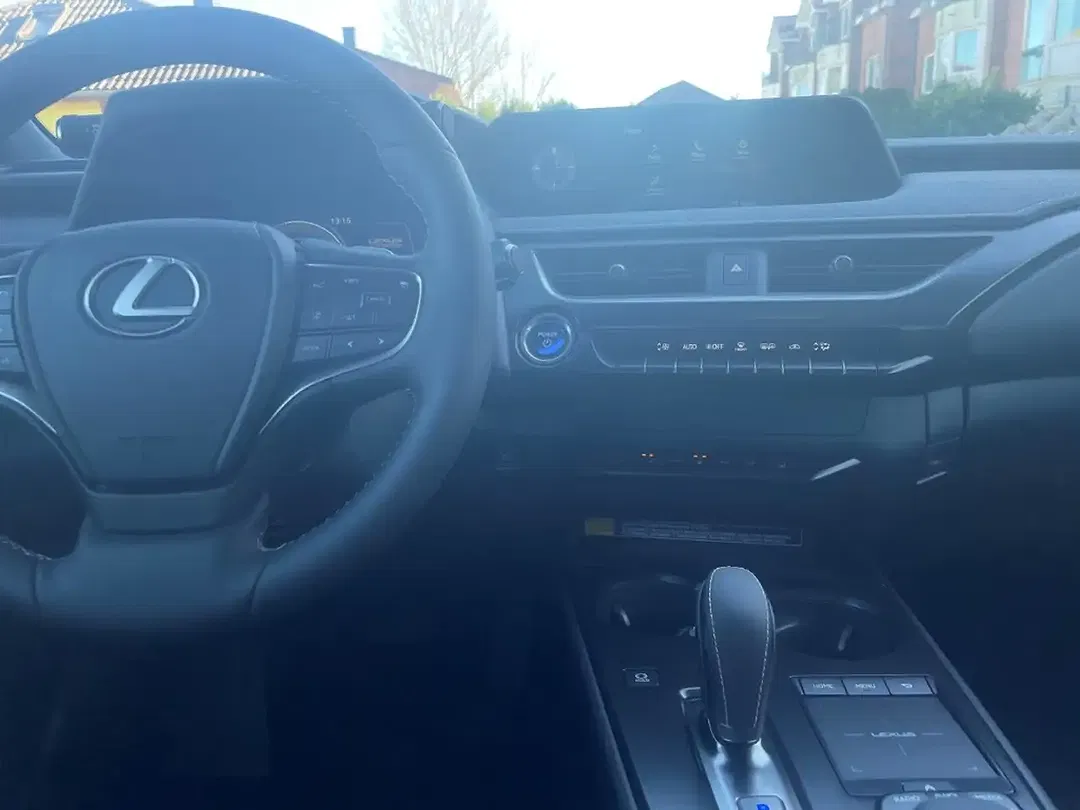Lexus UX 300e - Thumbnail 12