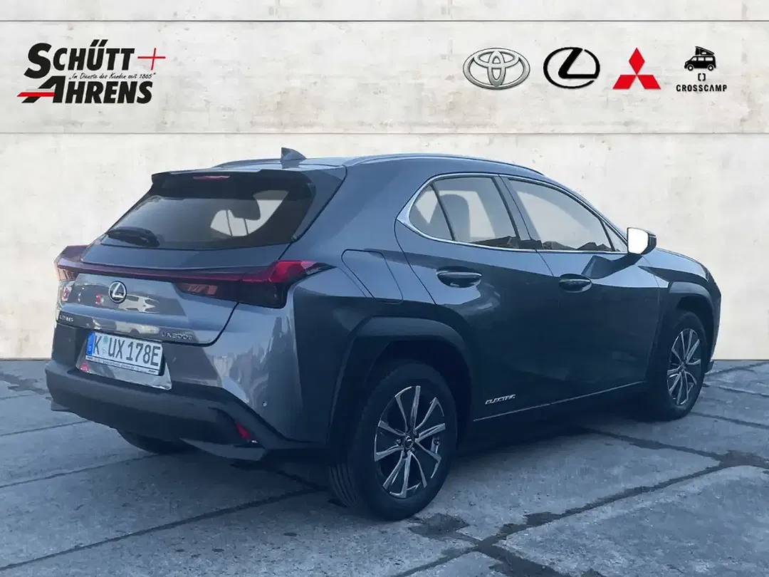 Lexus UX 300e - Thumbnail 2