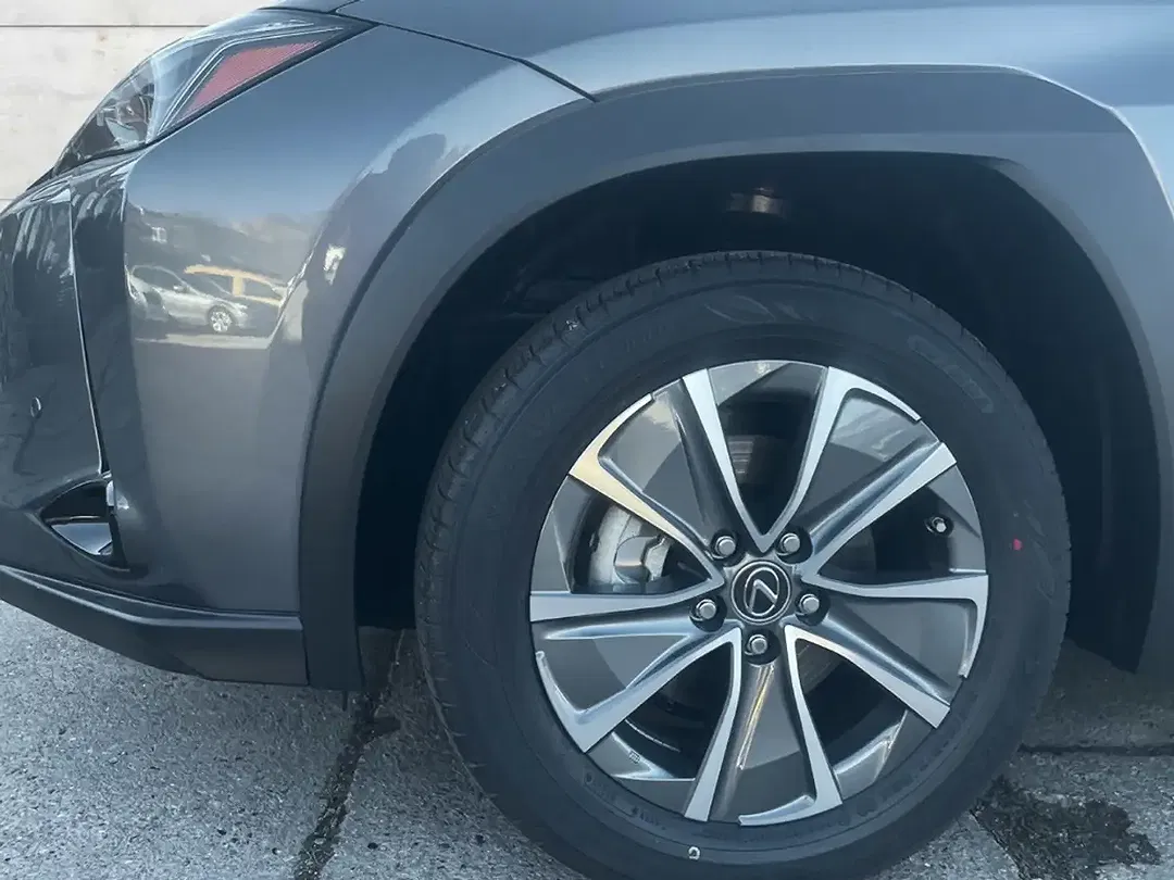Lexus UX 300e - Thumbnail 6