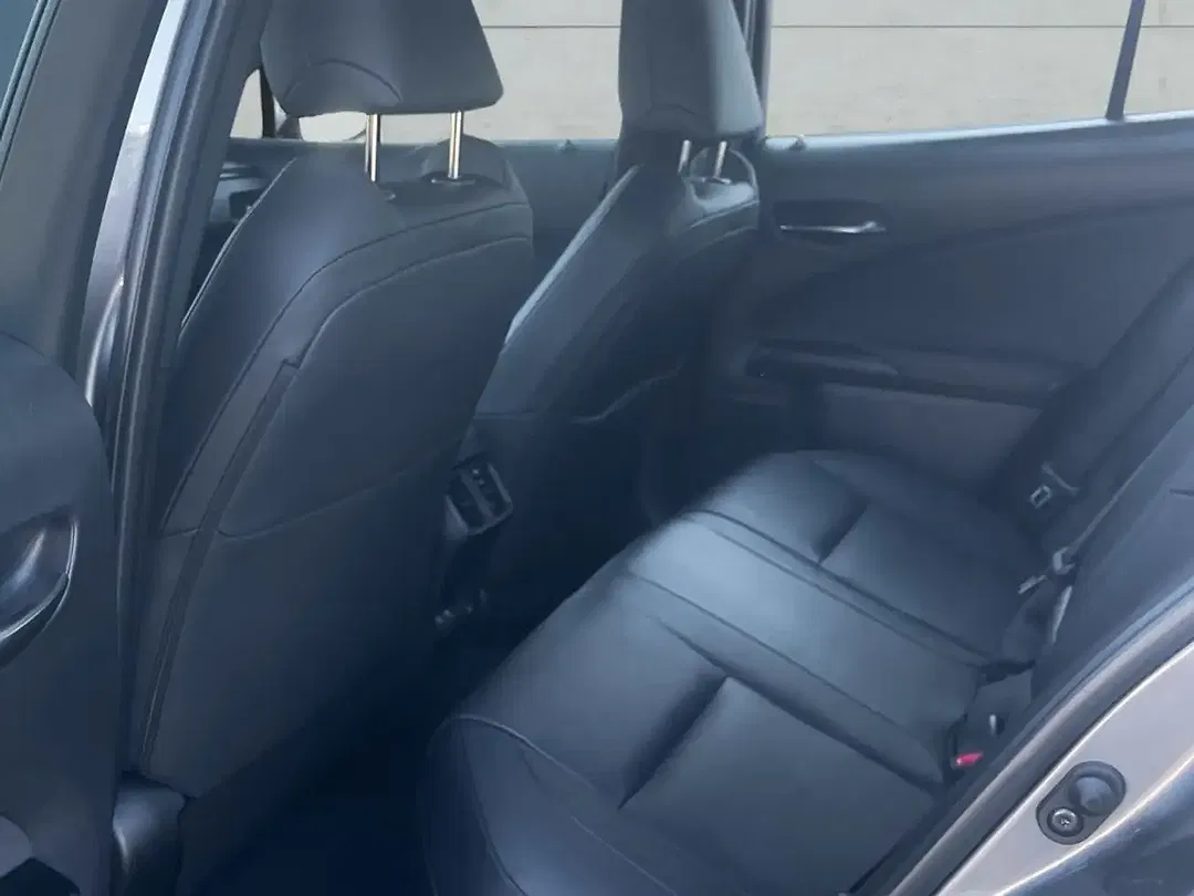 Lexus UX 300e - Thumbnail 9