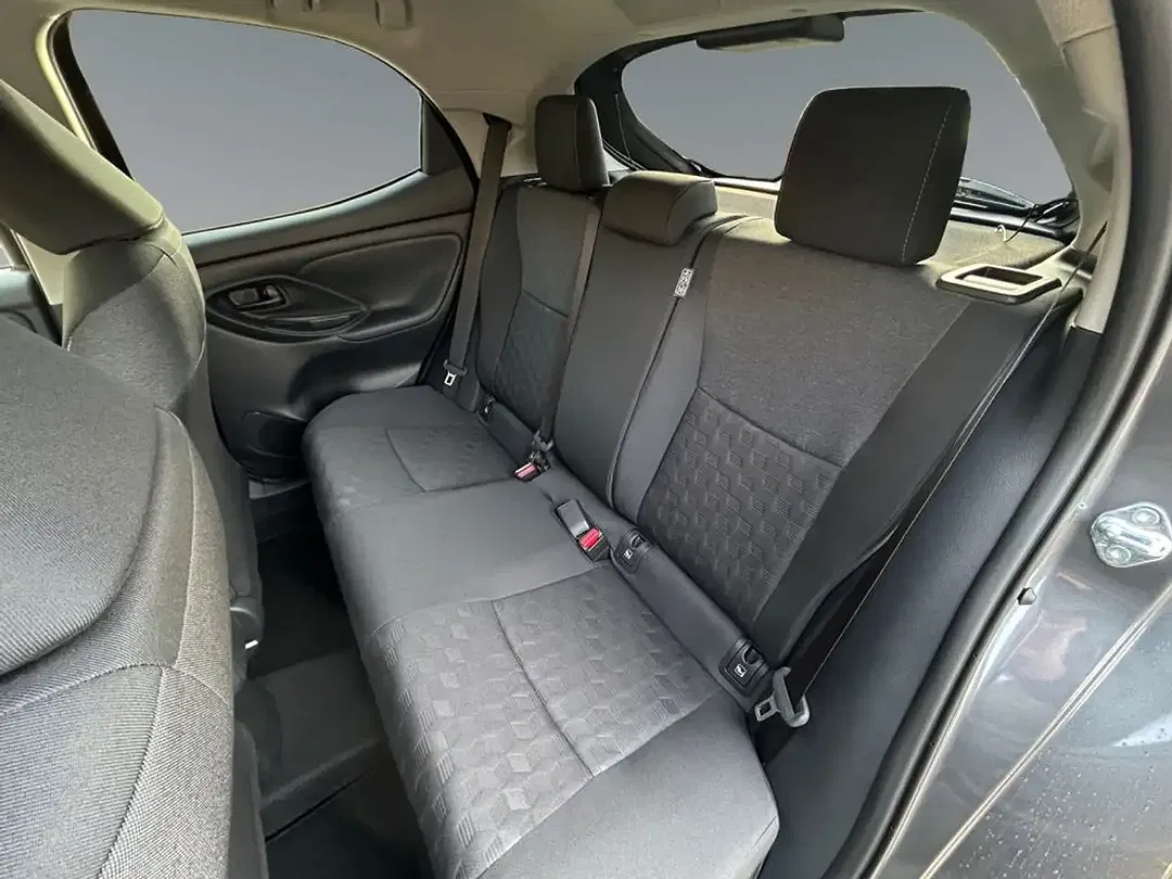 Toyota Yaris - Thumbnail 13