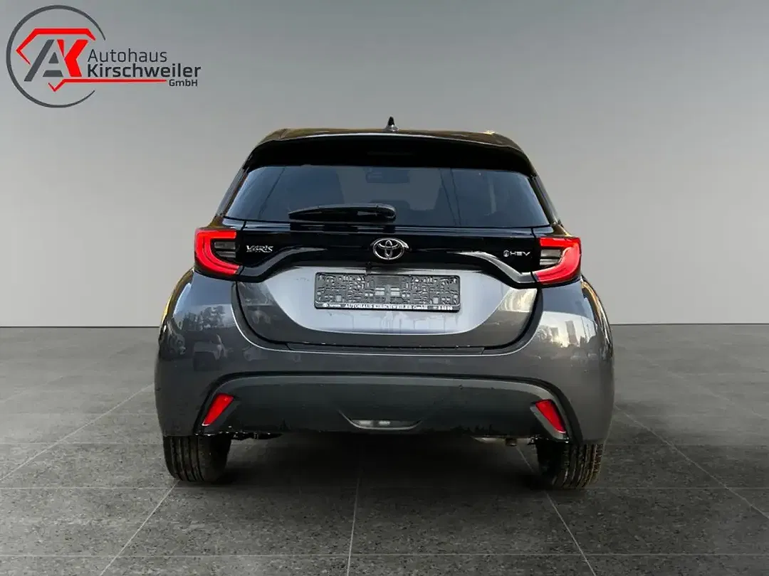 Toyota Yaris - Thumbnail 4