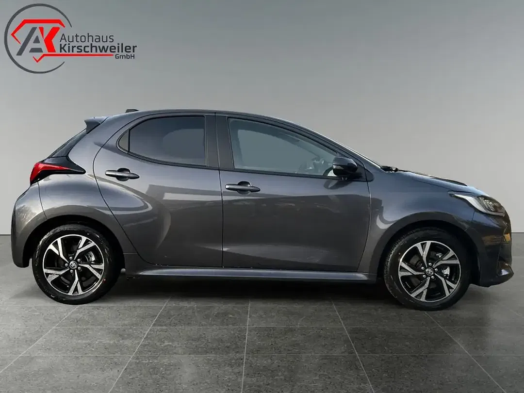 Toyota Yaris - Thumbnail 6
