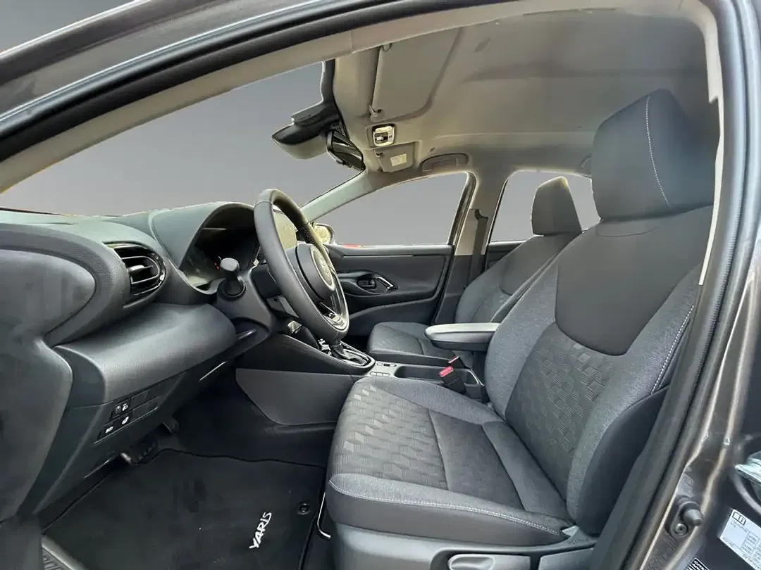 Toyota Yaris - Thumbnail 9