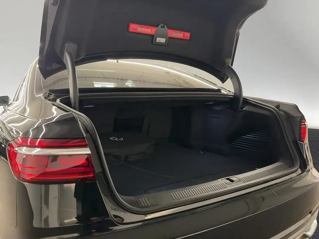 Audi A8 - Thumbnail 6