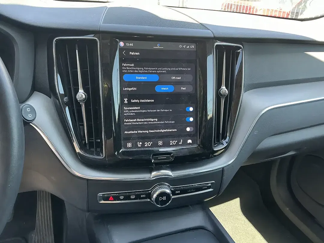 Volvo XC60 - Thumbnail 10