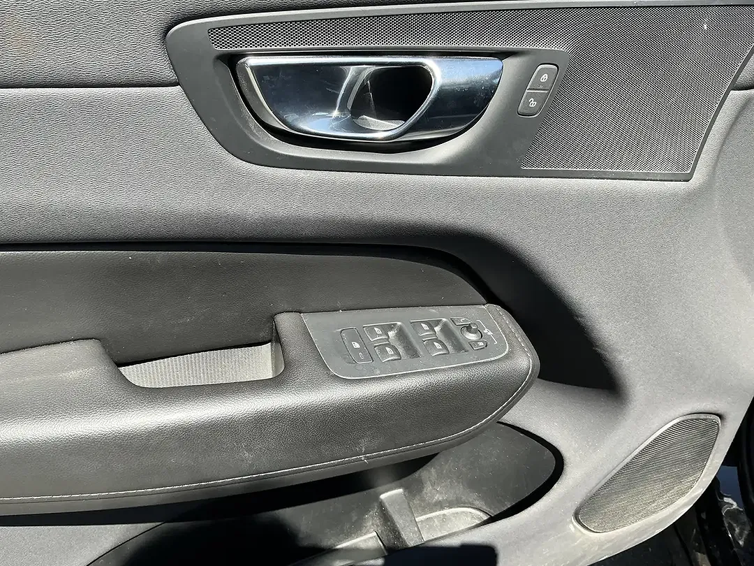 Volvo XC60 - Thumbnail 4