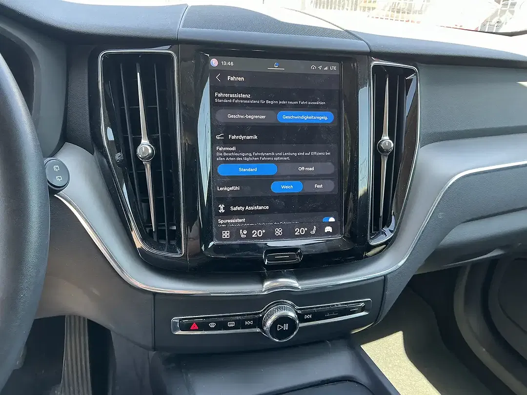Volvo XC60 - Thumbnail 9
