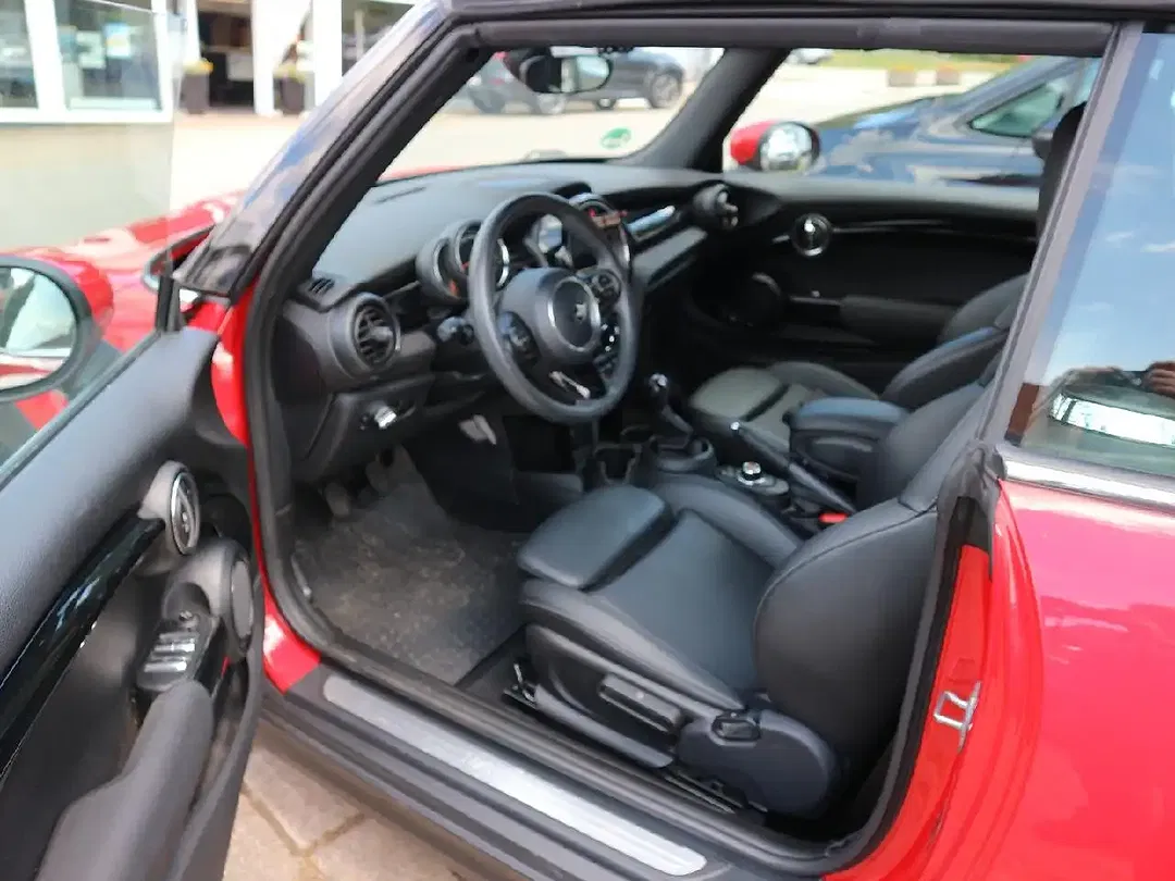 MINI One Cabrio - Thumbnail 9