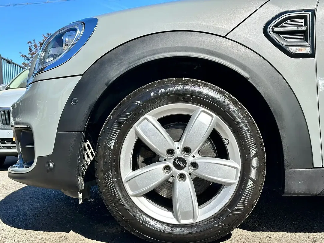 MINI Cooper Countryman - Thumbnail 2