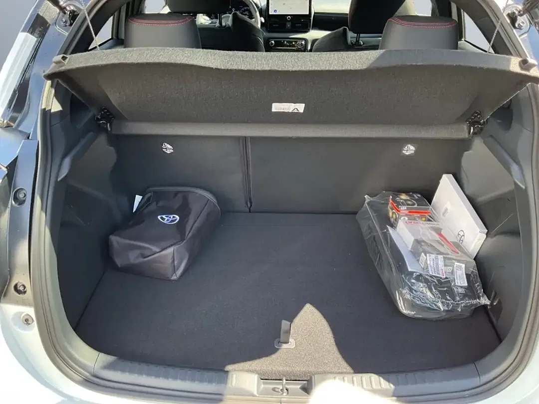 Toyota Yaris - Thumbnail 13