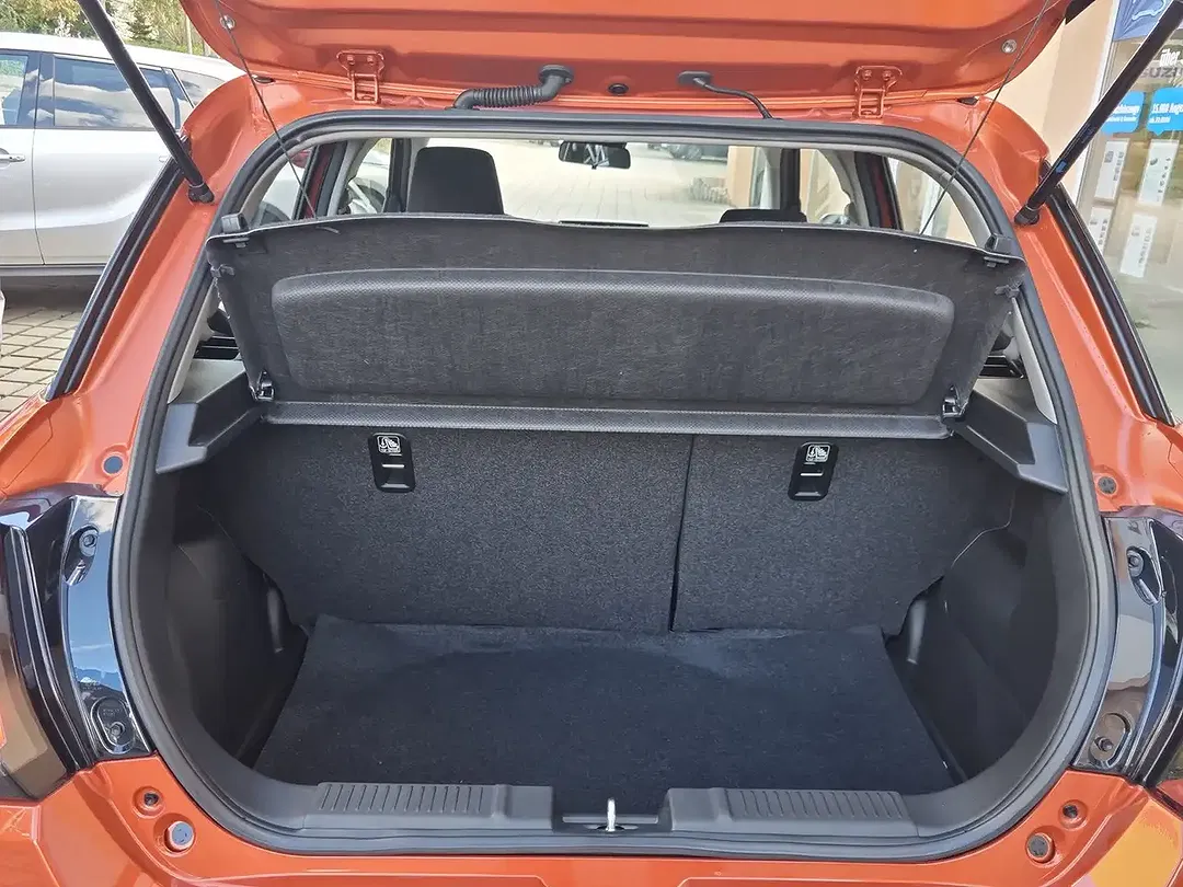 Suzuki Swift - Thumbnail 11
