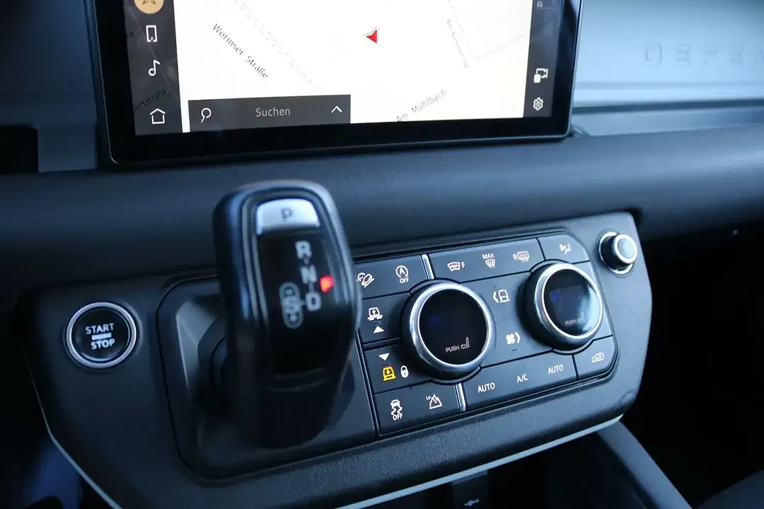 Land Rover Defender - Thumbnail 28