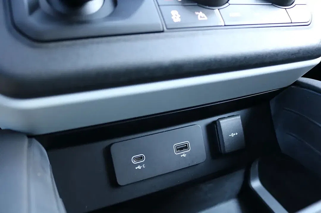 Land Rover Defender - Thumbnail 39