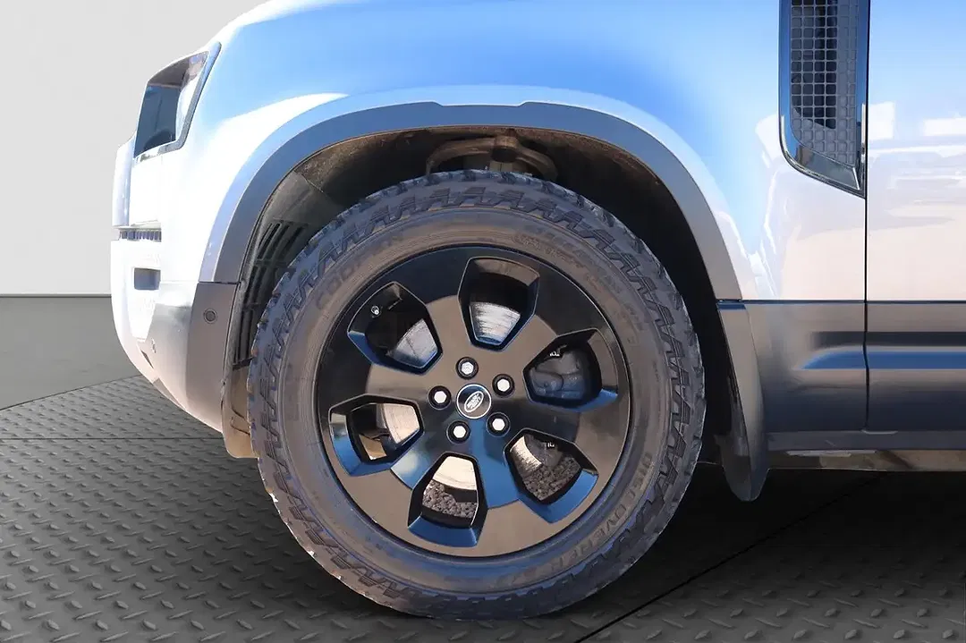 Land Rover Defender - Thumbnail 8