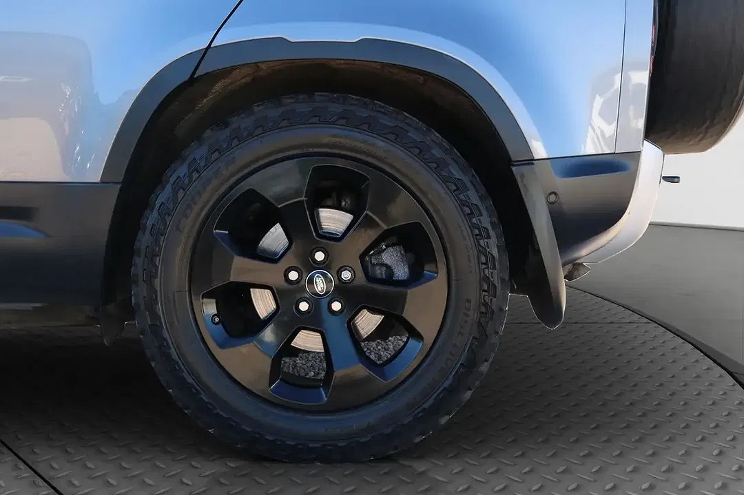 Land Rover Defender - Thumbnail 9