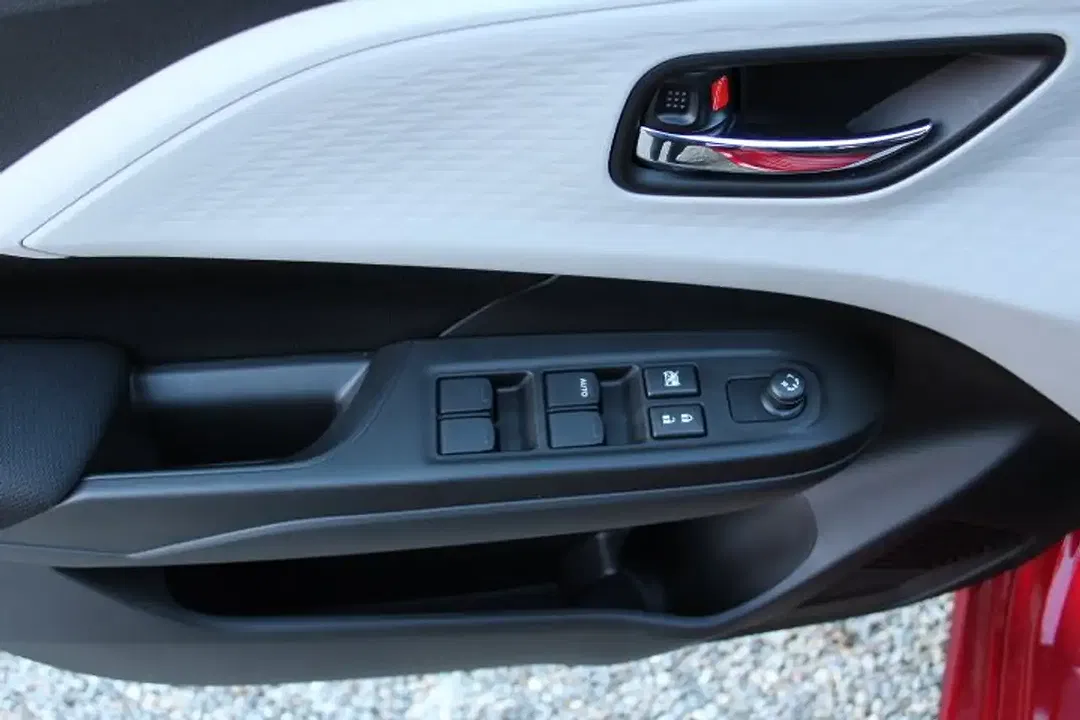 Suzuki Swift - Thumbnail 14