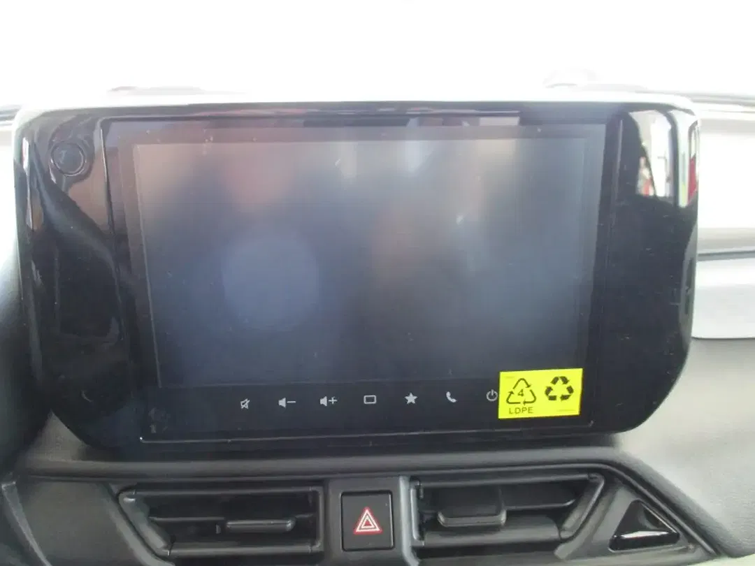 Suzuki Swift - Thumbnail 10