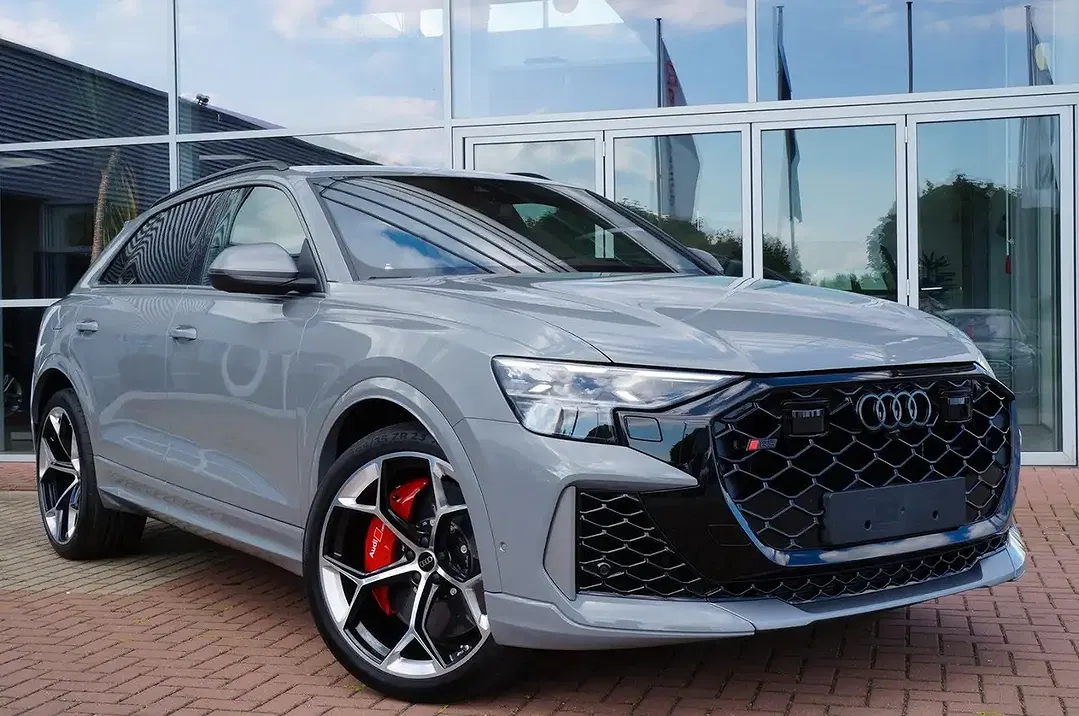 Audi RS Q8 - Thumbnail 2