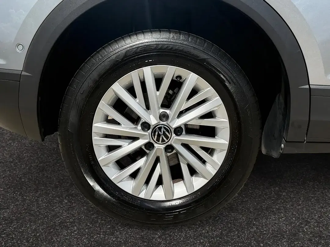 Volkswagen T-Roc - Thumbnail 2