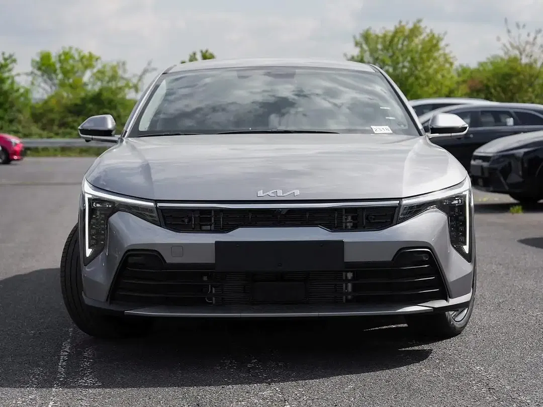 Kia K4 - Thumbnail 2