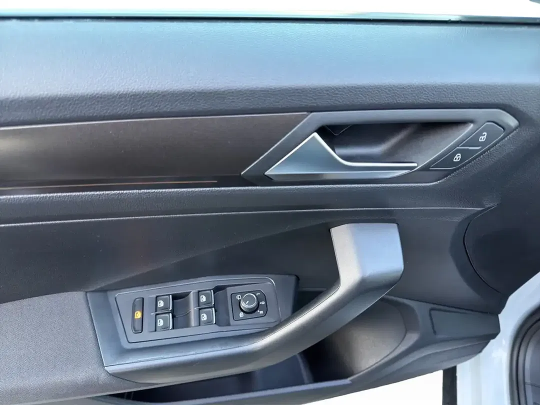 Volkswagen T-Roc - Thumbnail 10
