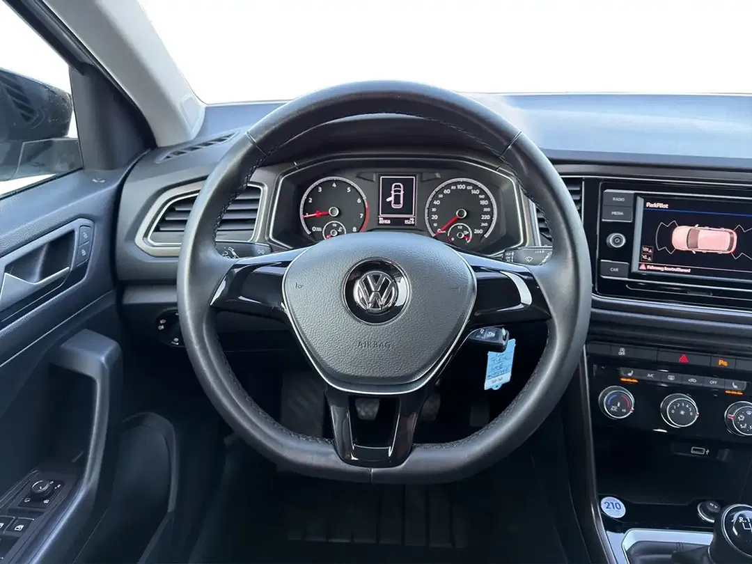 Volkswagen T-Roc - Thumbnail 11