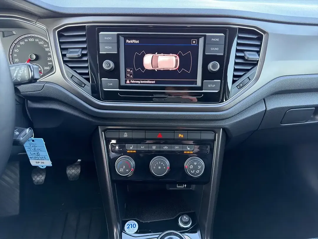 Volkswagen T-Roc - Thumbnail 12