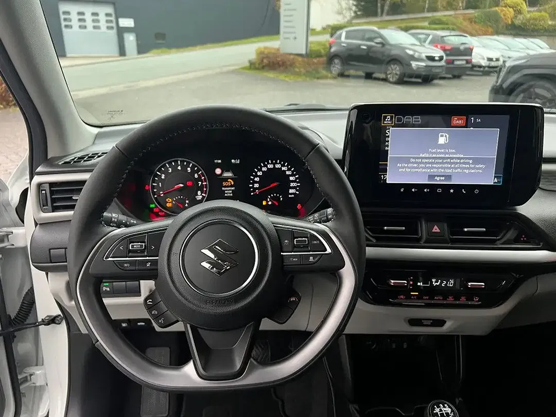Suzuki Swift - Thumbnail 10