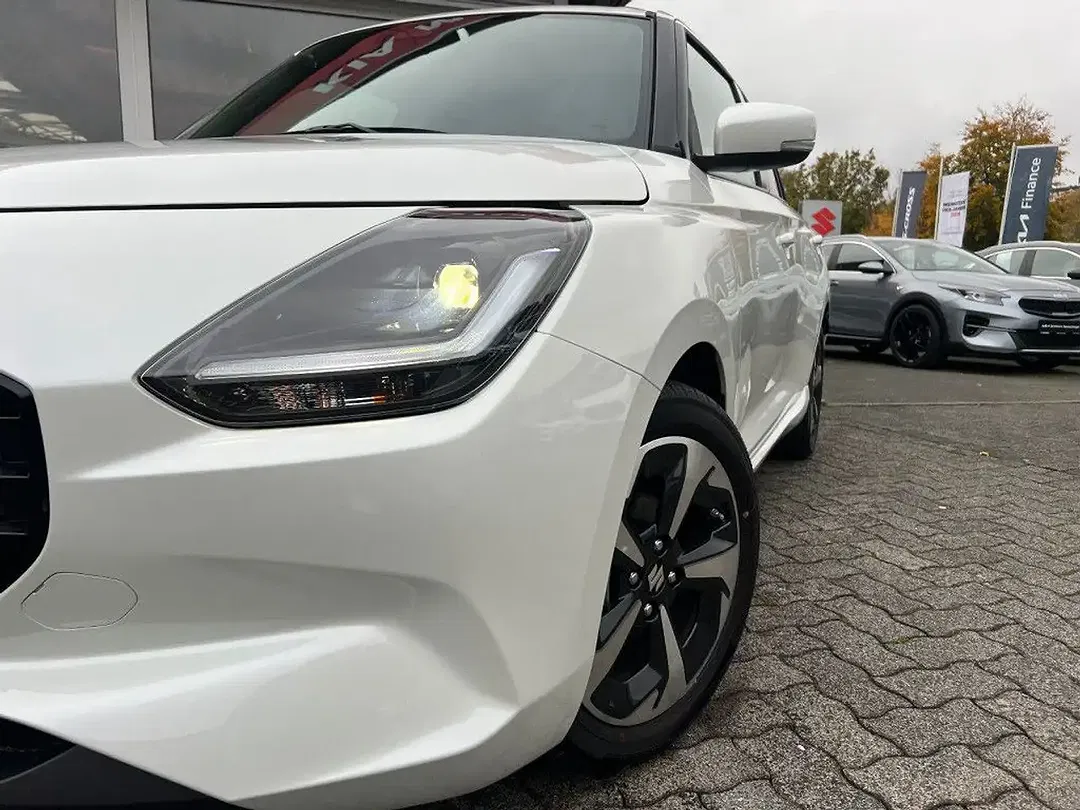 Suzuki Swift - Thumbnail 2
