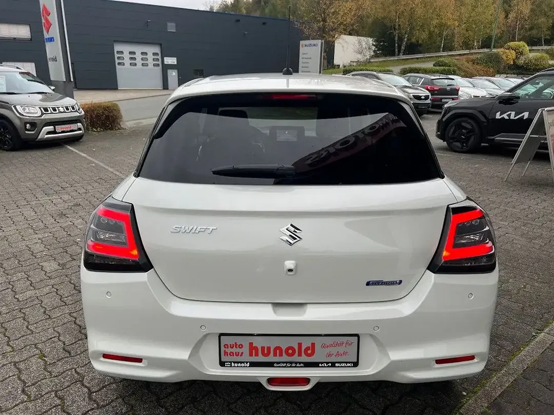 Suzuki Swift - Thumbnail 6