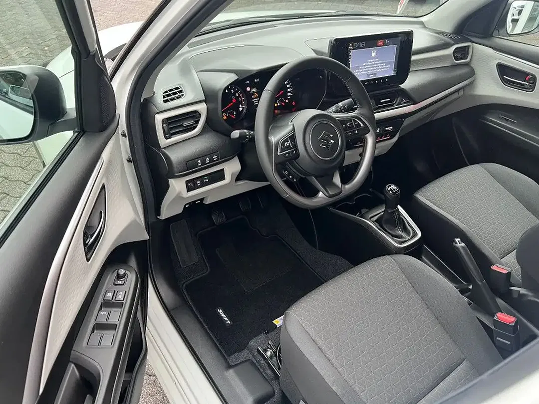 Suzuki Swift - Thumbnail 8