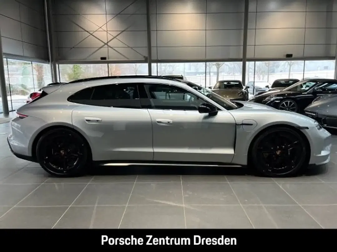 Porsche Taycan - Thumbnail 10