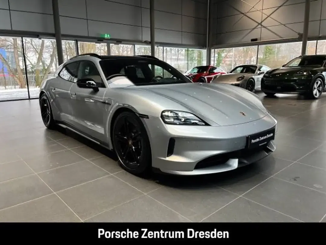 Porsche Taycan - Thumbnail 11