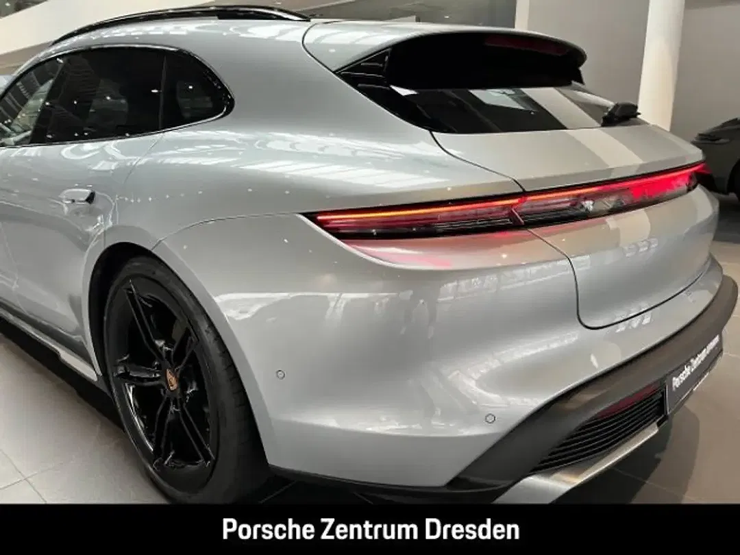 Porsche Taycan - Thumbnail 13