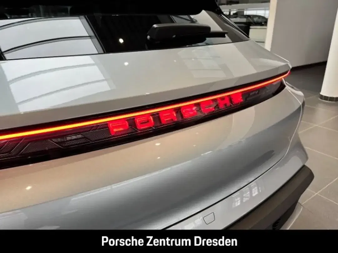 Porsche Taycan - Thumbnail 15