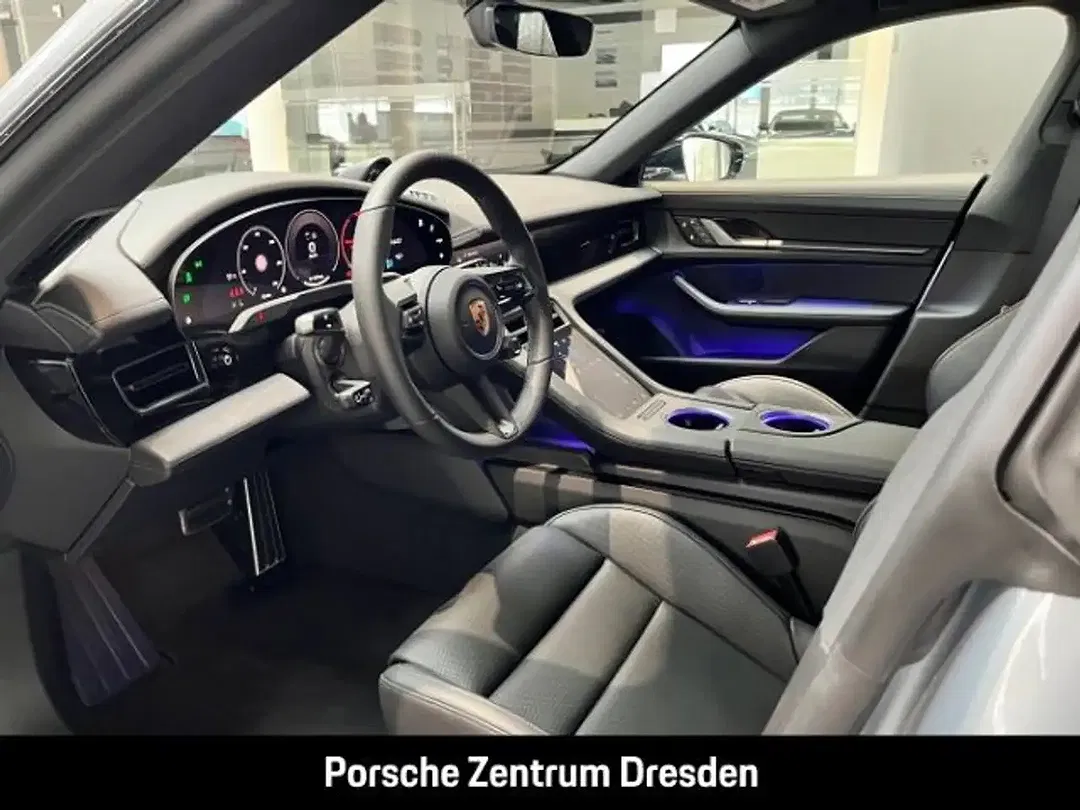 Porsche Taycan - Thumbnail 4