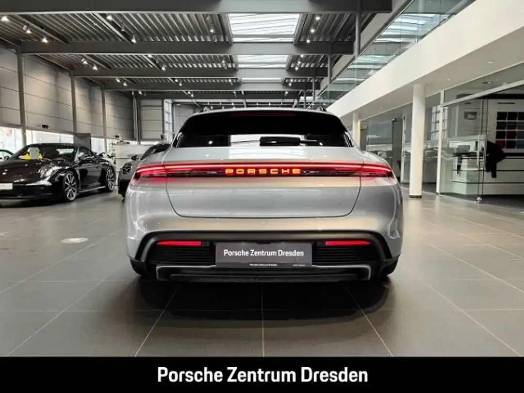 Porsche Taycan - Thumbnail 7