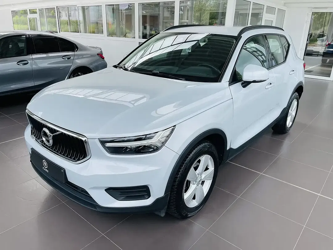 Volvo XC40 - Thumbnail 2