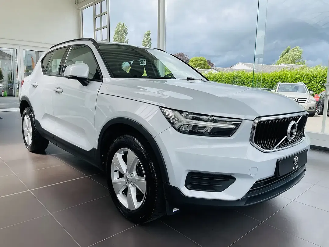 Volvo XC40 - Thumbnail 3