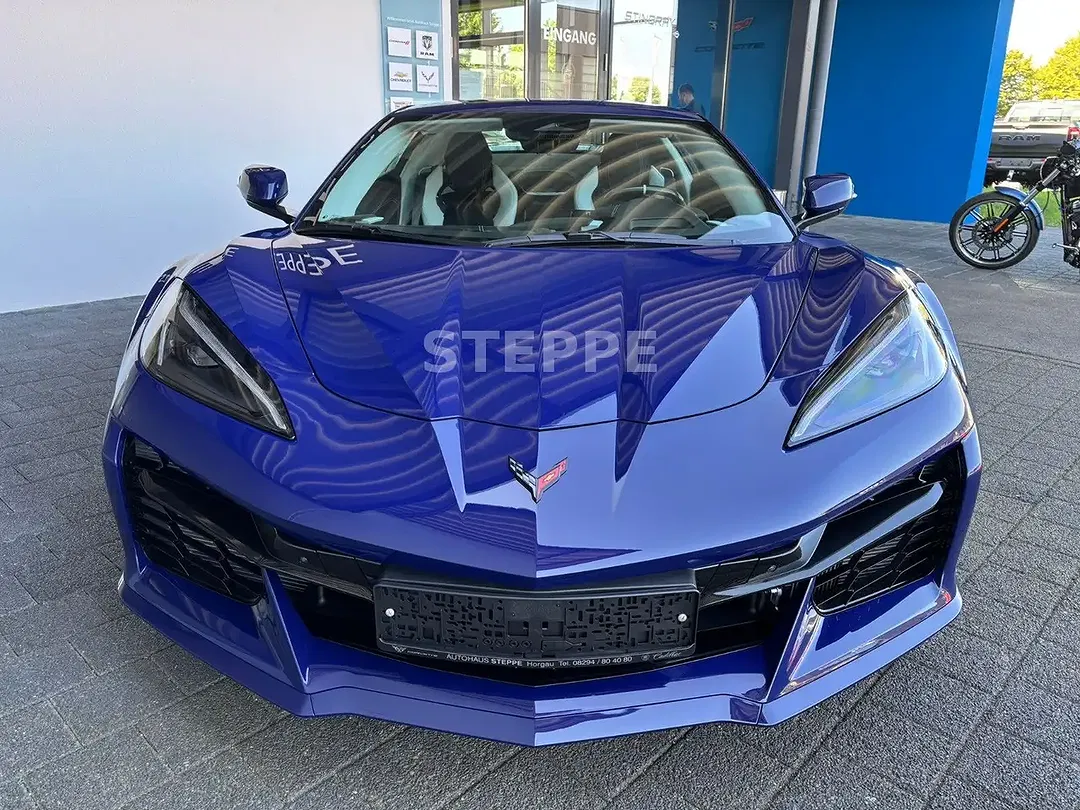 Corvette C8 - Thumbnail 2