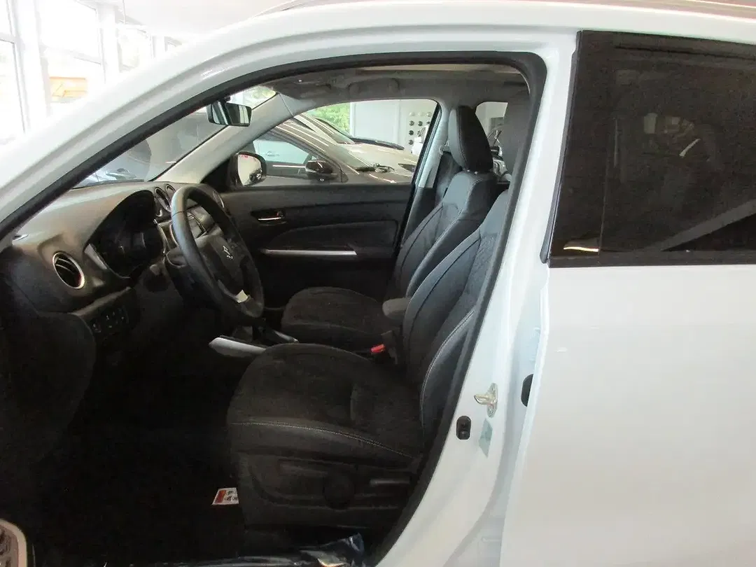 Suzuki Vitara - Thumbnail 7