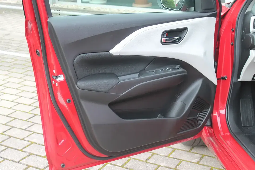 Suzuki Swift - Thumbnail 11