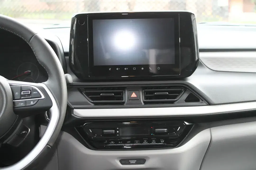 Suzuki Swift - Thumbnail 9