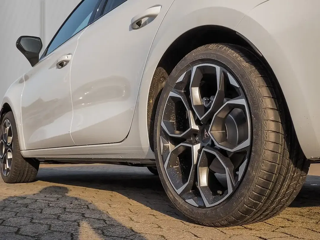 CUPRA Leon - Thumbnail 7