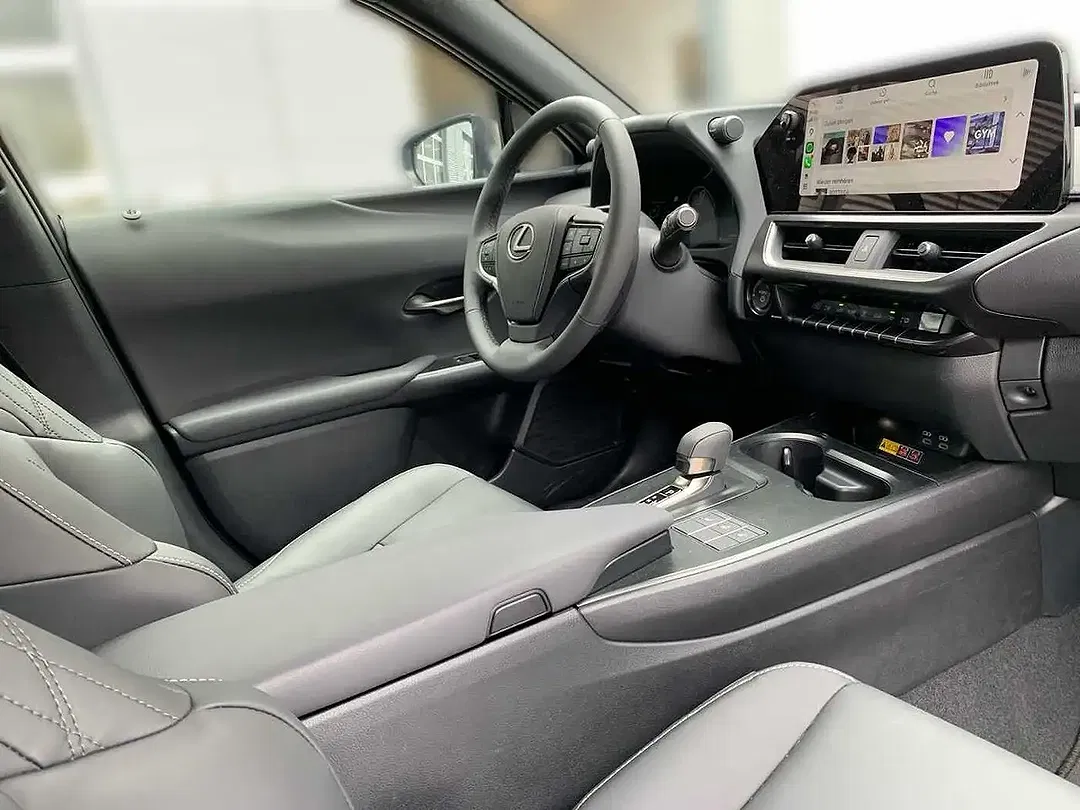 Lexus UX 300h - Thumbnail 6
