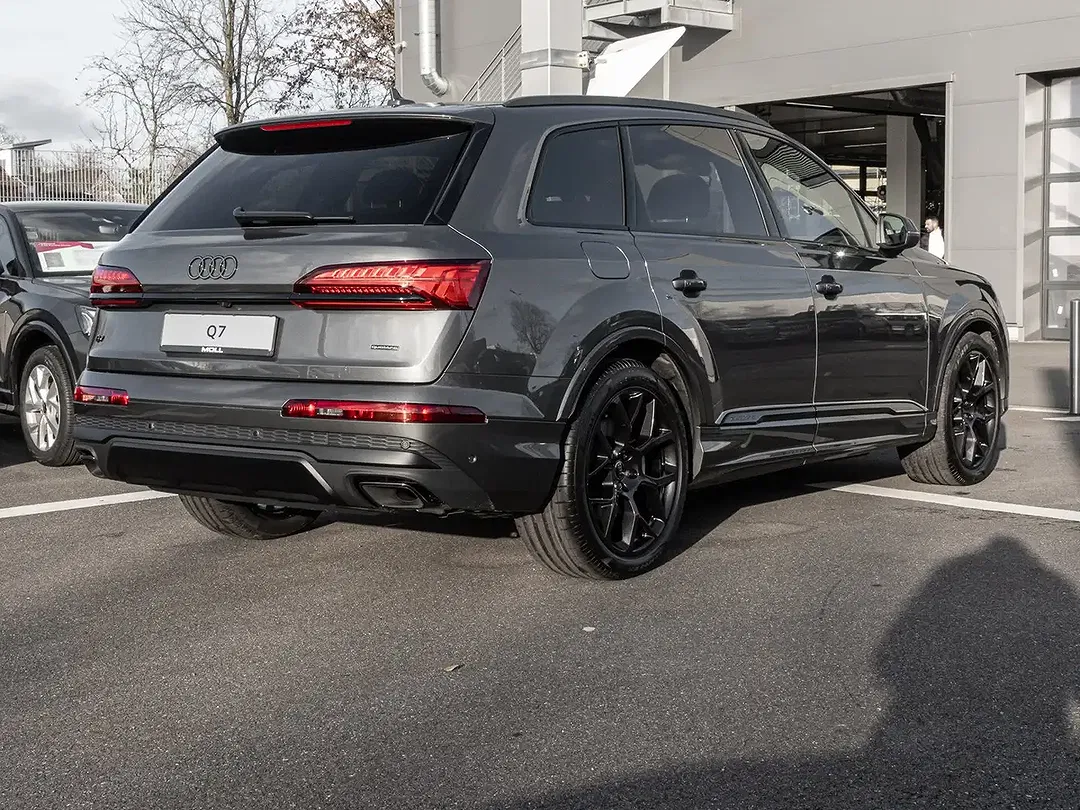 Audi Q7 - Thumbnail 3